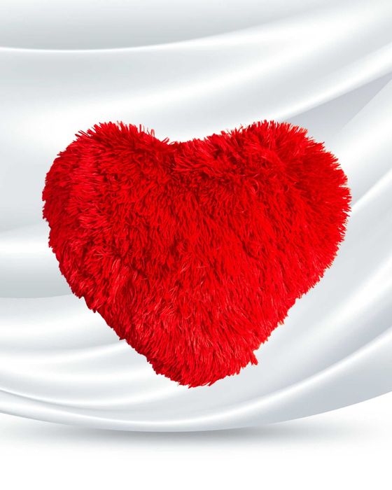 Червена пухкава възглавничка