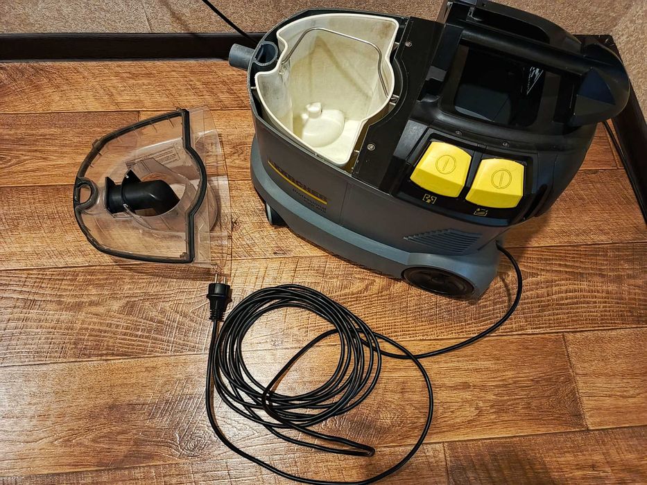 Пылесос моющий Karcher Puzzi 8/1