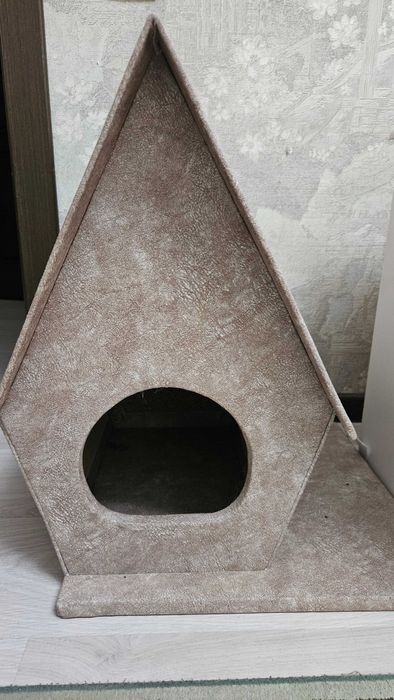 Дом для кошек и мелких собачек