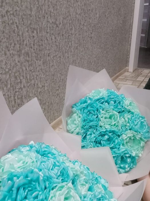 21 пион из атласной ленты