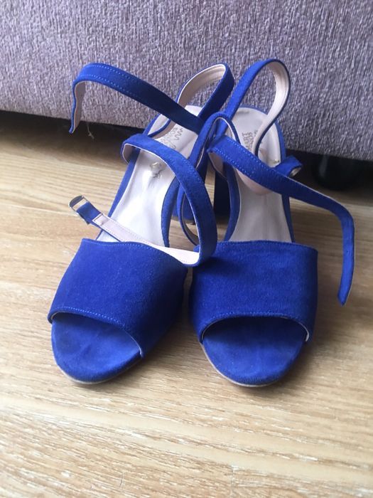 Сандали на висок ток от естествен велур