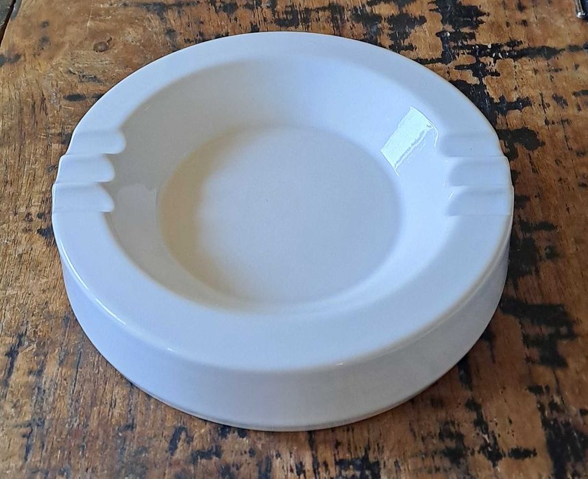 пепелник порцеланов бял супер качество за пури внос от Италия, масивен