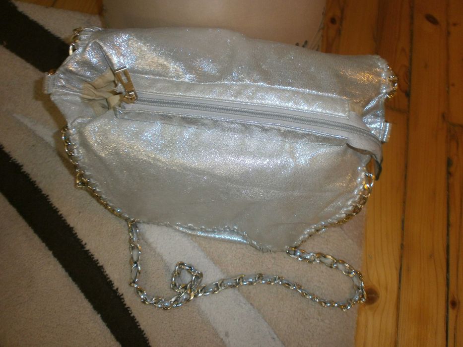 продавам дамски обувки и дамски чанти.