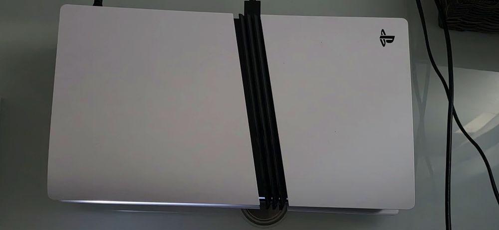 Play Station 5 PRO - 2TB, 2 controllere si Disk Reader