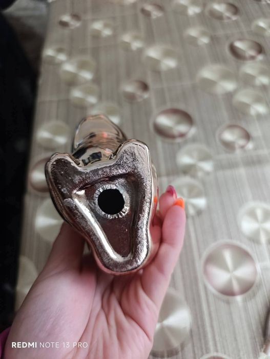 Стара статуетка катеричка с розов отенък