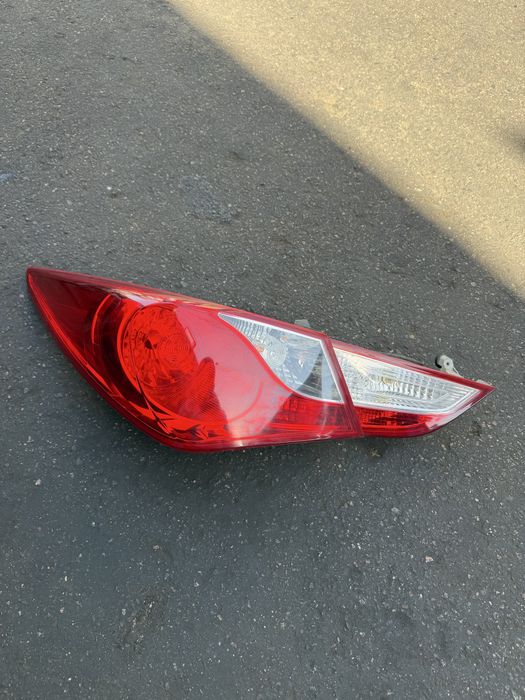Задний левая фонарь на Hyundai Sonata