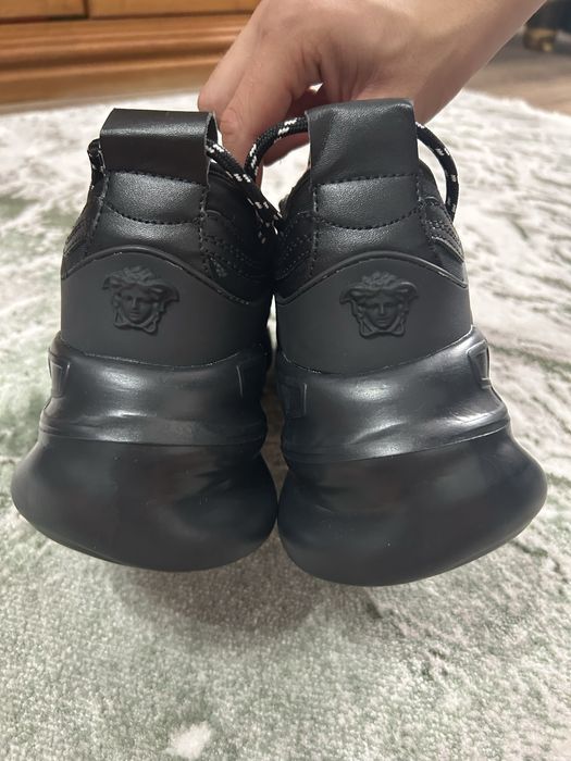 Vand Versace chain reaction
