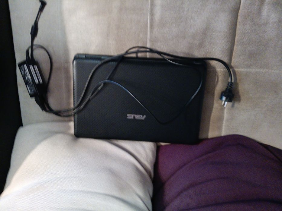 Лаптоп Asus ,без забележки ,но стар