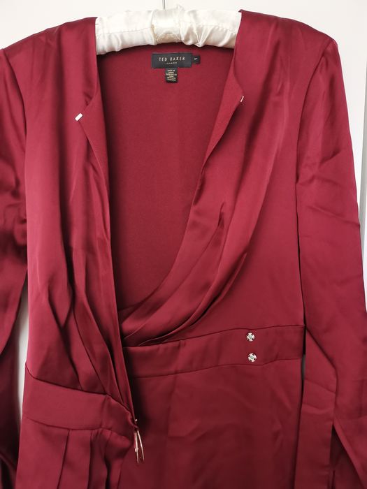 Rochie noua fără eticheta Ted Baker. Mărimea 1/36. Roșu burgund, satin