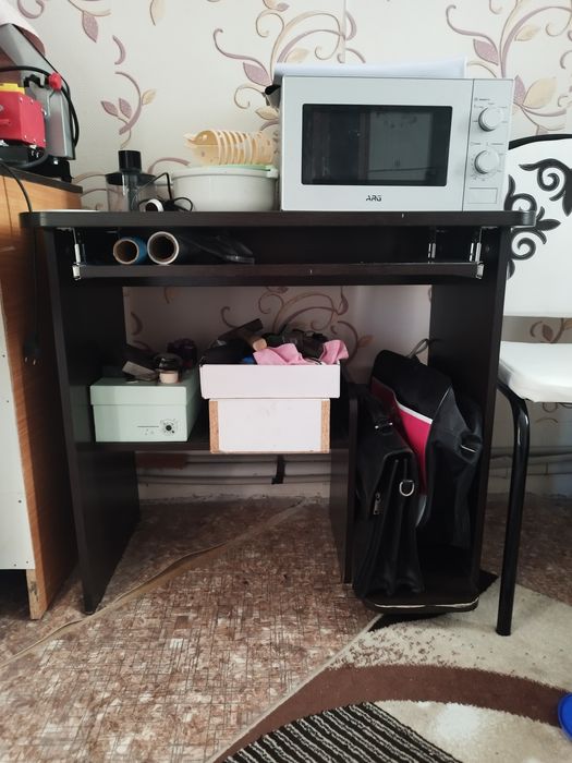 Продам компьютерный стол