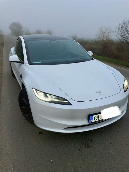 Autoturism Tesla model 3