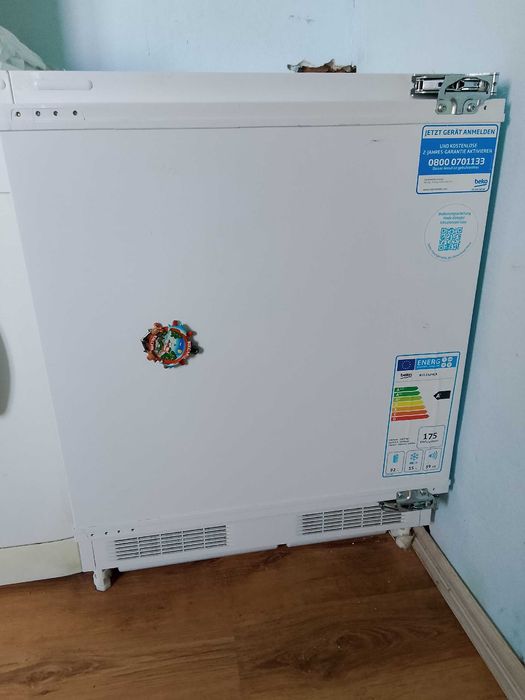 Минихладилник за вграждане Веко