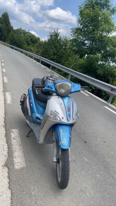 vând scuter piaggio