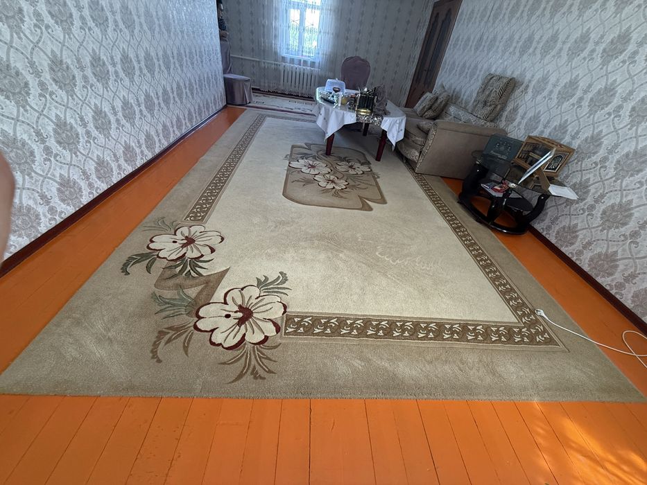 Екі бірдей кілем сатылады