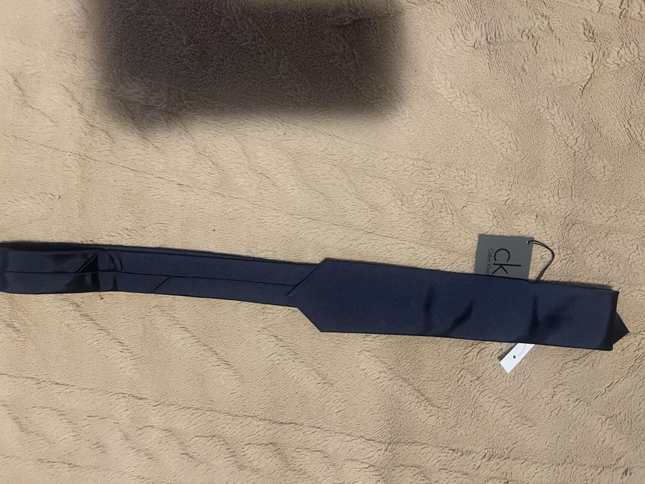 Vând cravata Calvin Klein originală!
