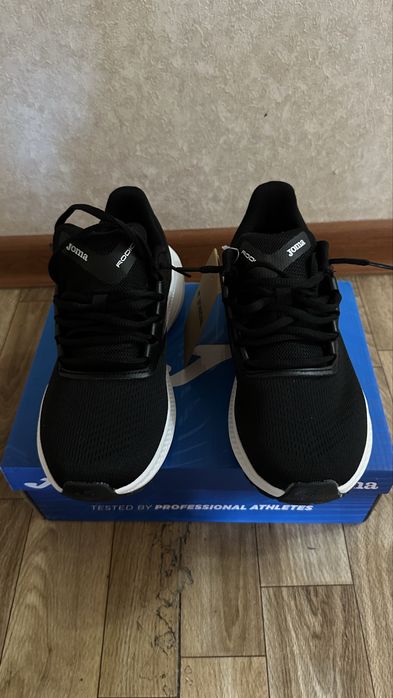 Кроссовки Joma.