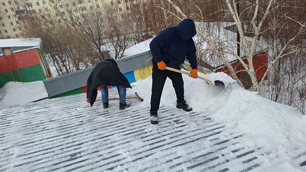 Ручная уборка снега в Астане