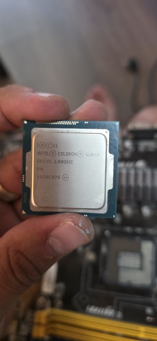 Placa de baza cu procesor