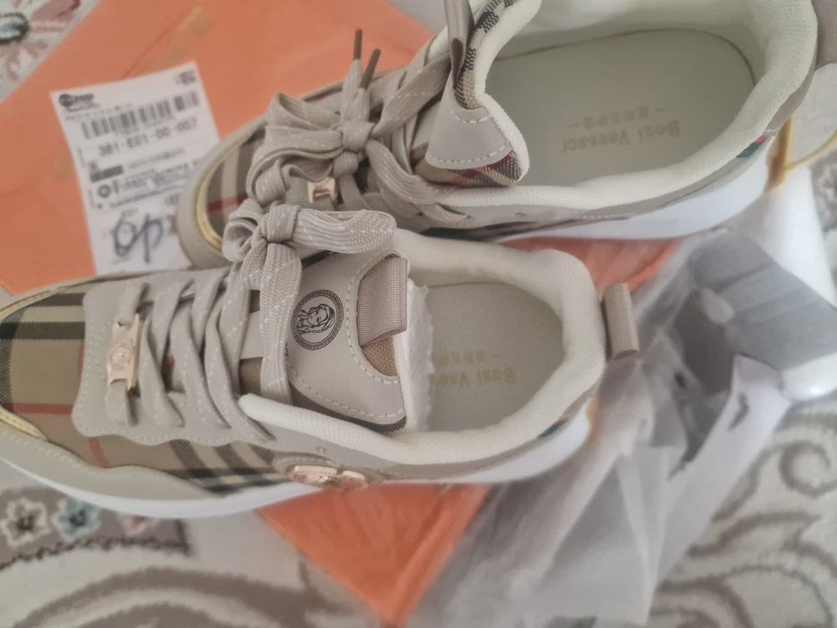 Продам новые кроссовки