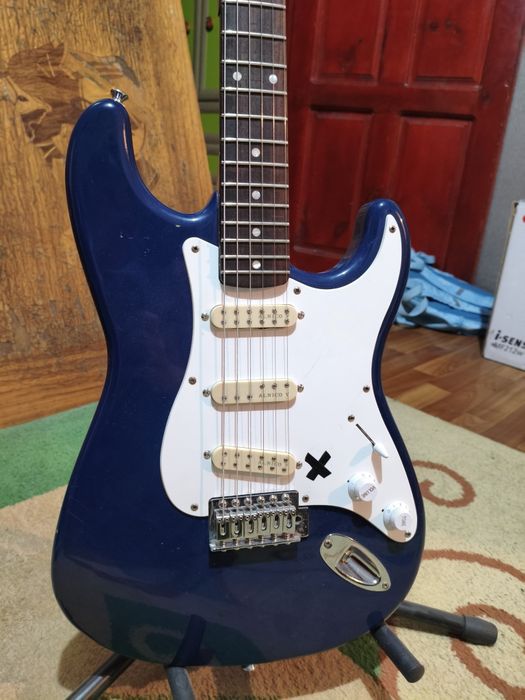 Электрогитара Squier Bullet Strat