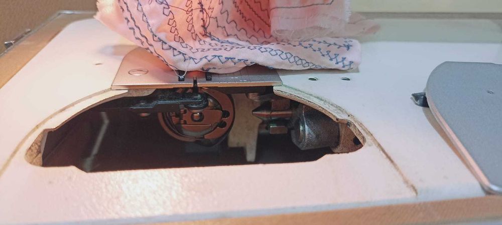 Masina de cusut electrica Veritas