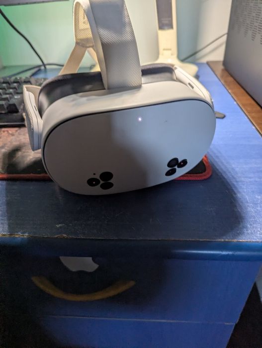 Oculus meta quest 3s pt piese ,nu are controlere!