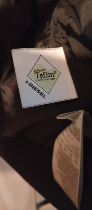 Geacă  DIESEL BLACK GOLD – Ediție Specială marimea L
Mărimea L .

O pi