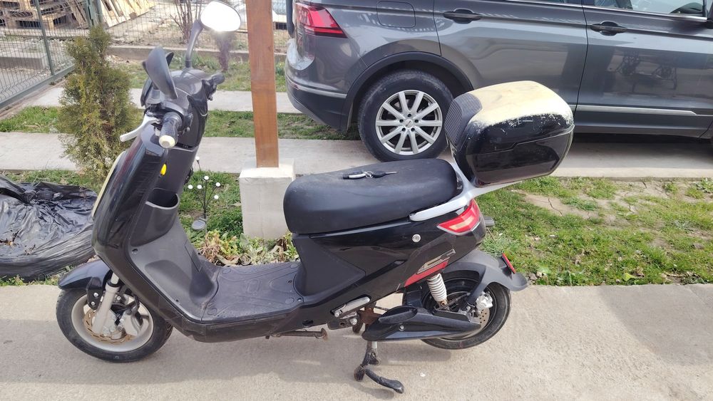 Vând scuter electric
