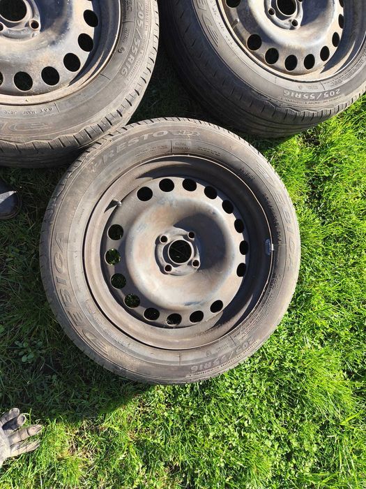 Vand jante din otel R16, in 4 prezoane,  pentru Opel Astra H 2006, echipate cu anvelope Debica Presto de vara