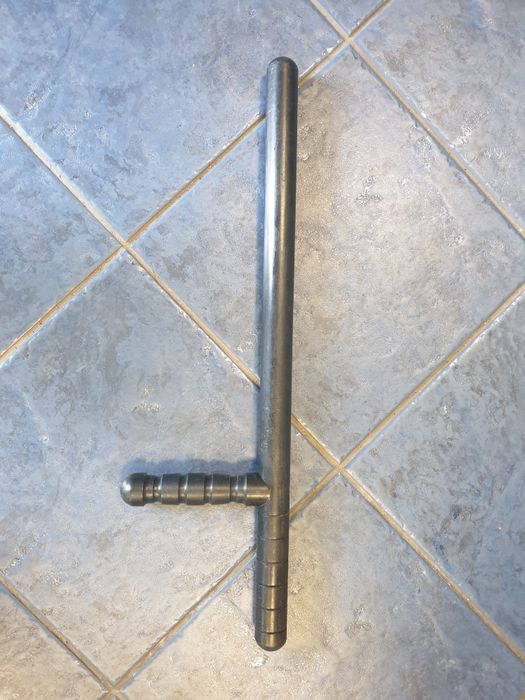 Baston de apărare tip tonfa