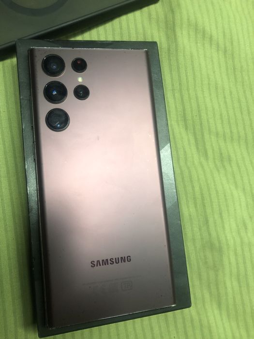 Samsung s22 ultra (маленьким дефектом на экране )