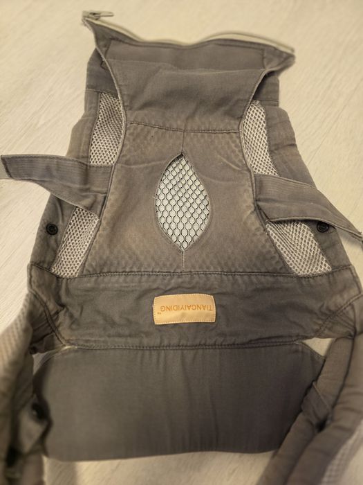Marsupiu ergonomic cu sezut