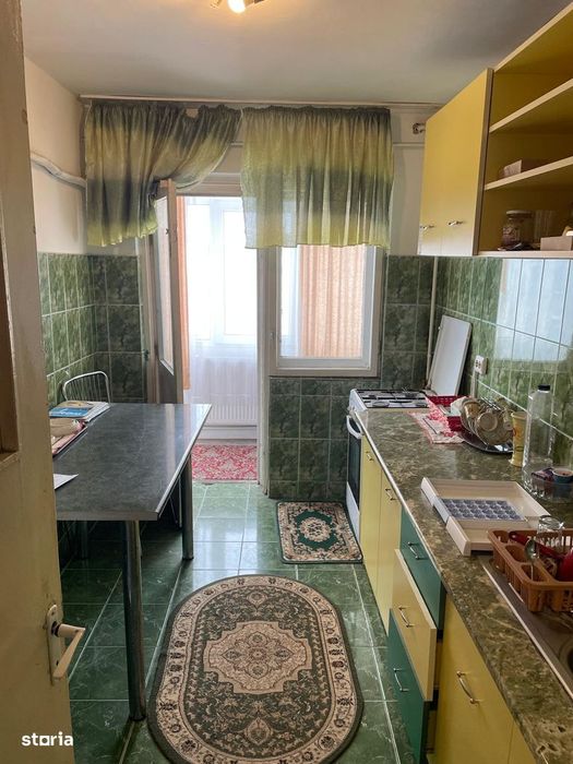 De vanzare apartament 4 camere, strada Carpati, central