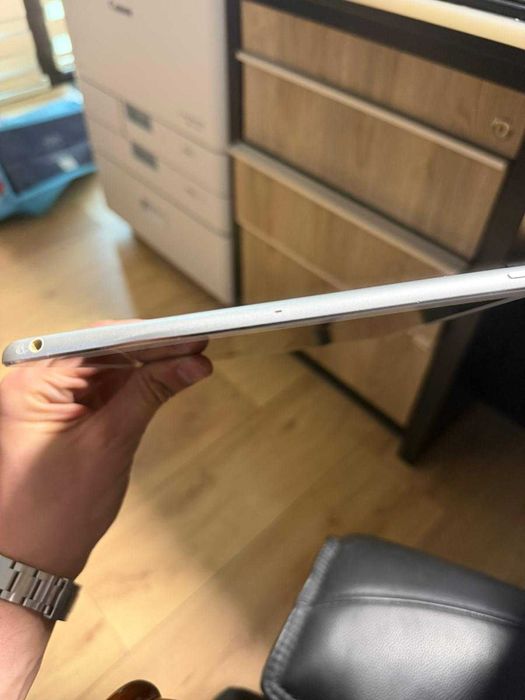 Apple iPad Air 1 16GB Wi-Fi Silver – Cutie originală, achizitionat de nou din SUA