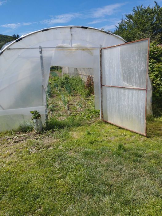 Vand casa cu gradina sau schimb