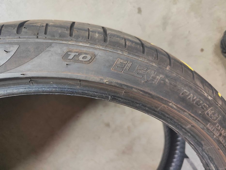 2бр. летни гуми 235/35/20 Pirelli