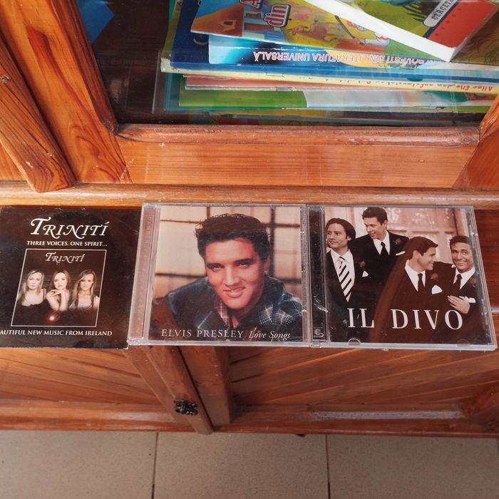 Loturi de3 cd-uri,casetofon radio cd
