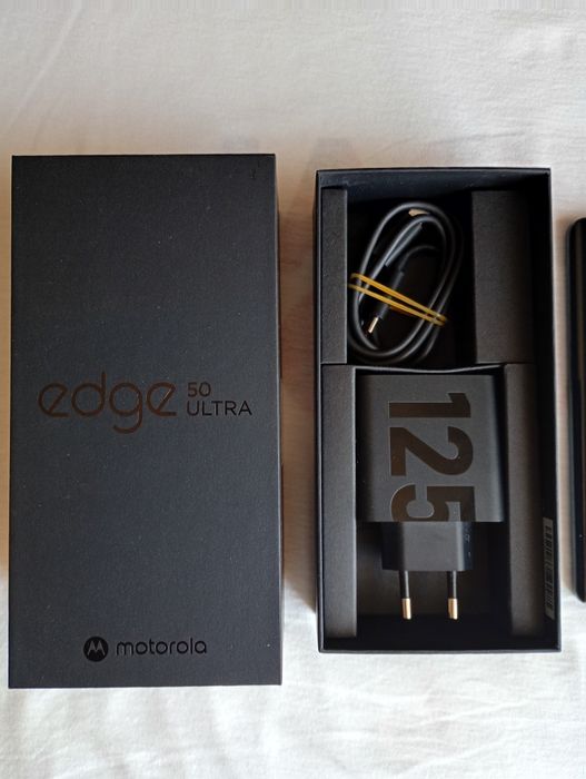 Vând/schimb Motorola Edge 50 Ultra, 16GB/1,02TB, full, garanție.