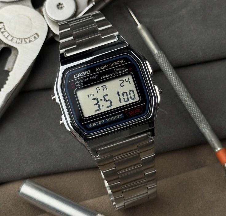 Продам новые часы