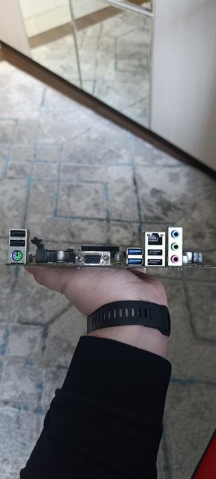 Материнская плата ASRock