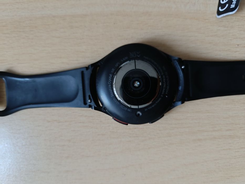 Продавам смарт часовник Samsung Galaxy Watch 5 Pro (45mm) LTE в черен цвят (Black Titanium).