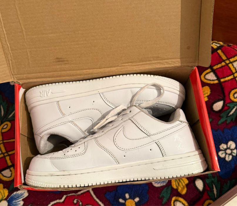 женские кроссовки