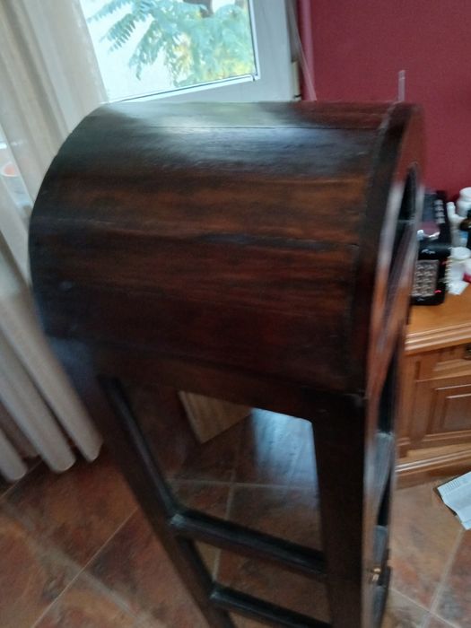 Витрина от дърво, произведена в Тайлан абсолютно запазена,