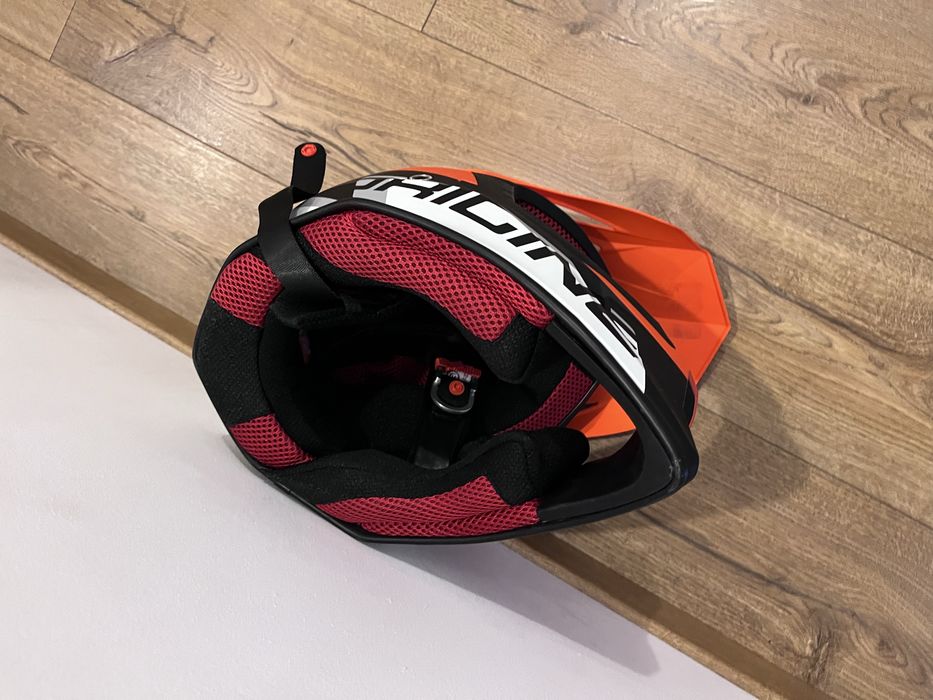 Casca enduro cu ochelari