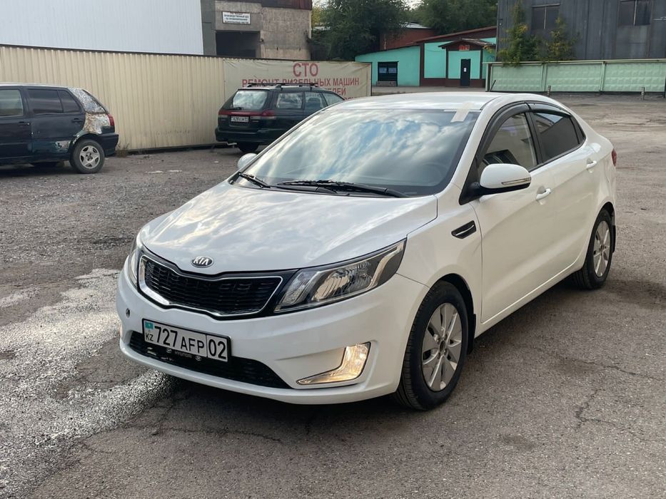 Машины в режиме такси.