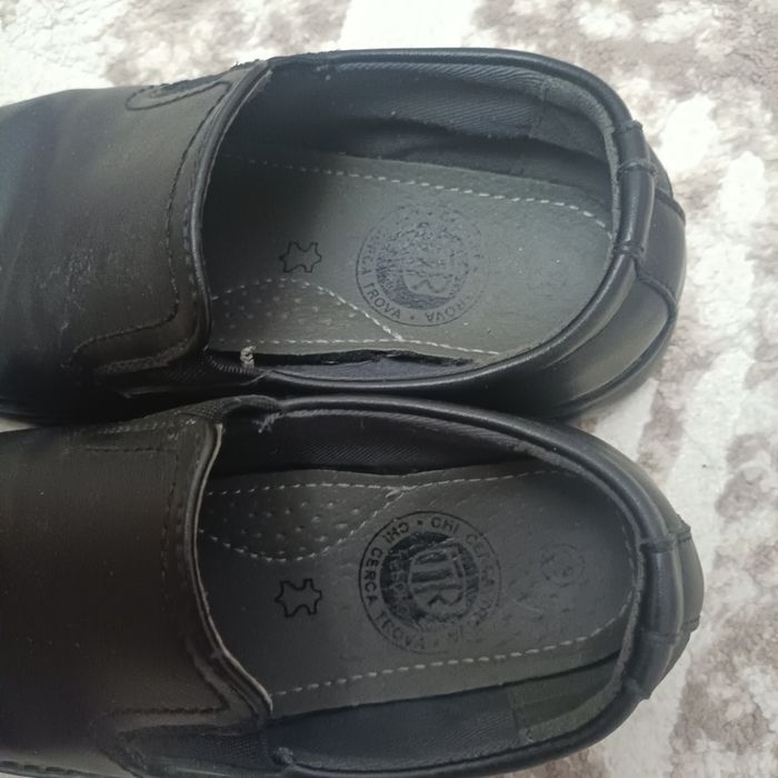 Срочно продам туфли на мальчика