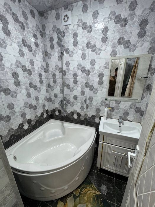 Шахар марказида жойлашган 1 хонали квартира ижарага берилади