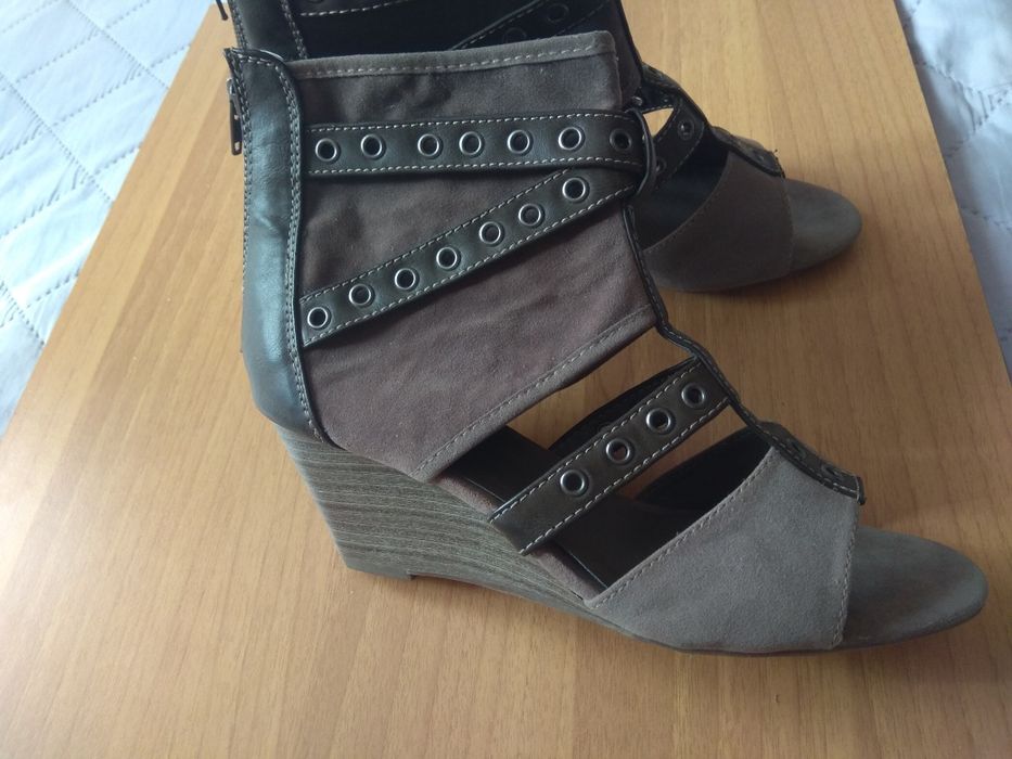 Дамски нови сандали номер 40