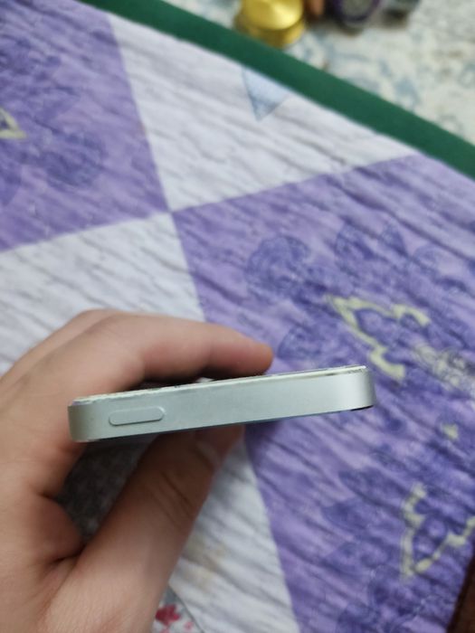 Продам iPhone 5s (золотой)