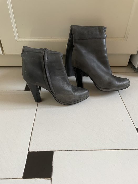 Дамски кожени ботуши